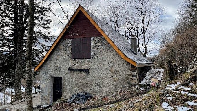 1 cabane des evades pres du col