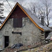 1 cabane des evades pres du col