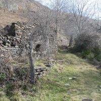 10 des ruines de murs en pierres