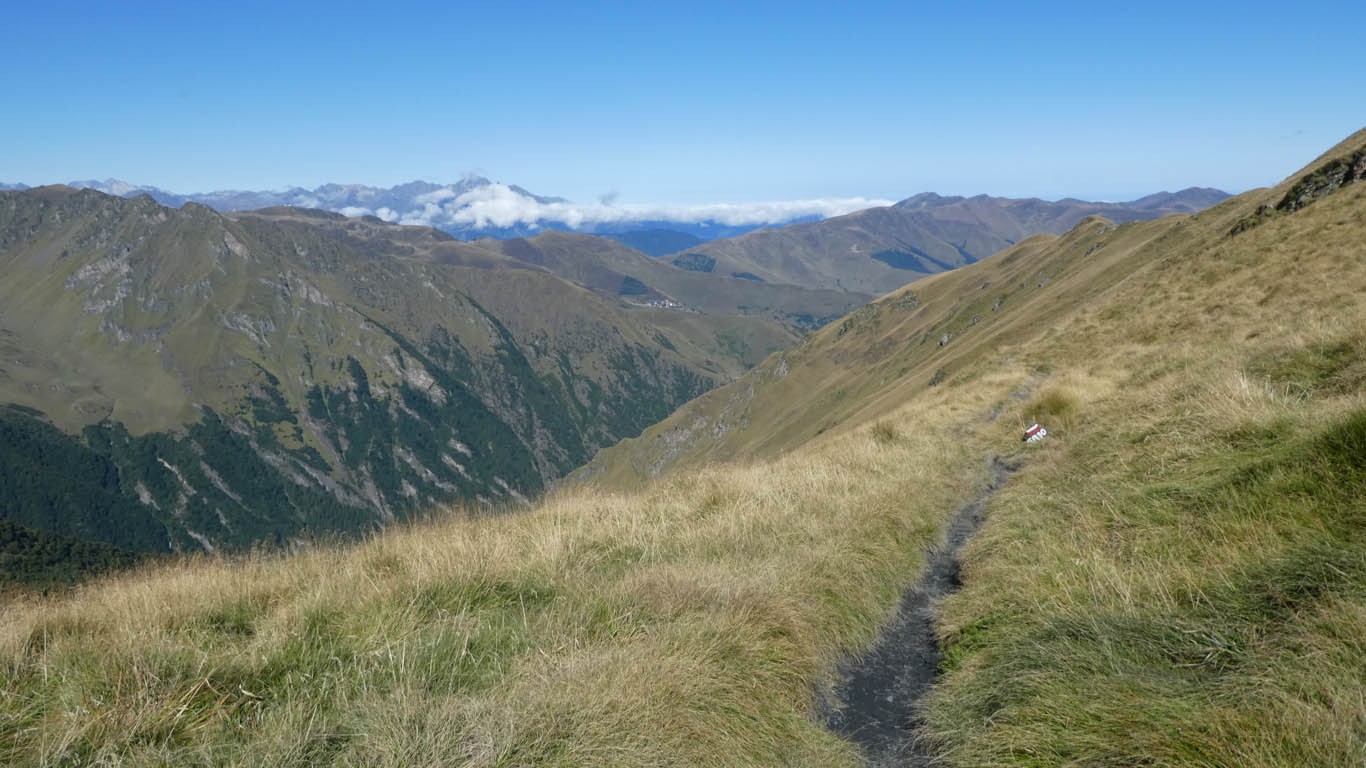 12 au col vue sur les agudes et cretes de peyresourde