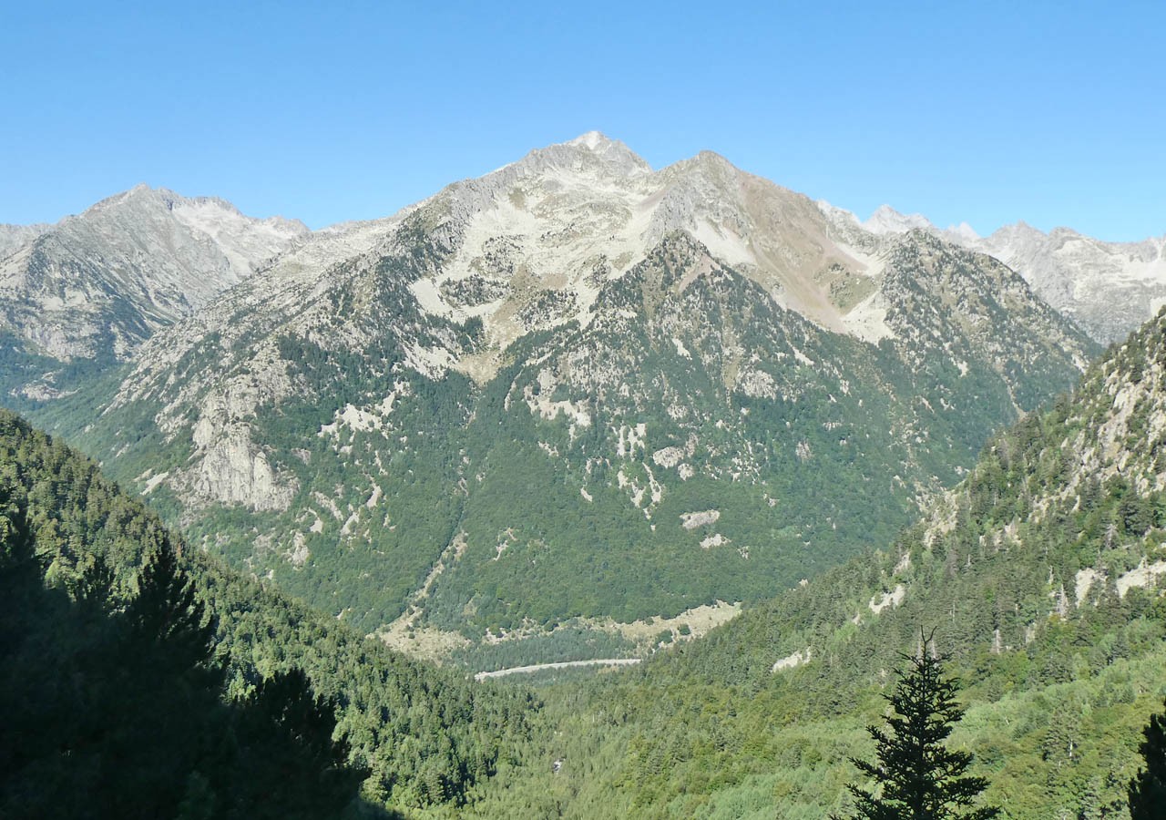 12 vue sur la maladeta lors de la montee