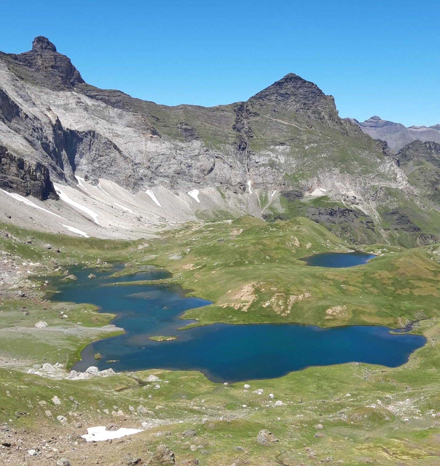 13 vue sur les lacs de barroude