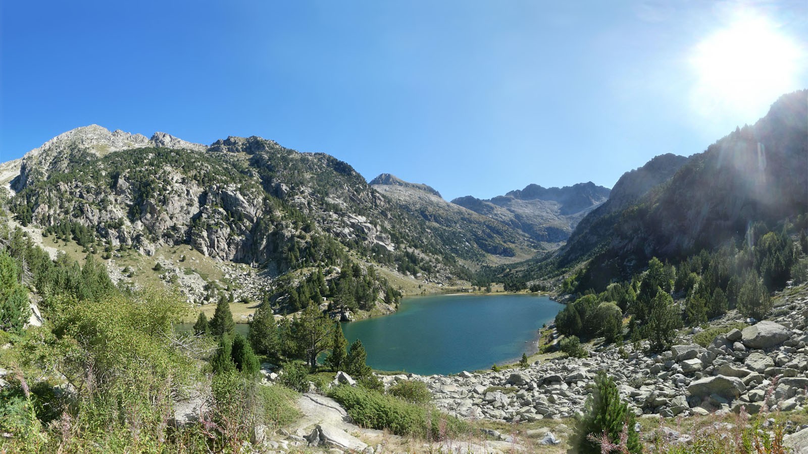 16 panorama du lac d estany de besiberri depuis le col