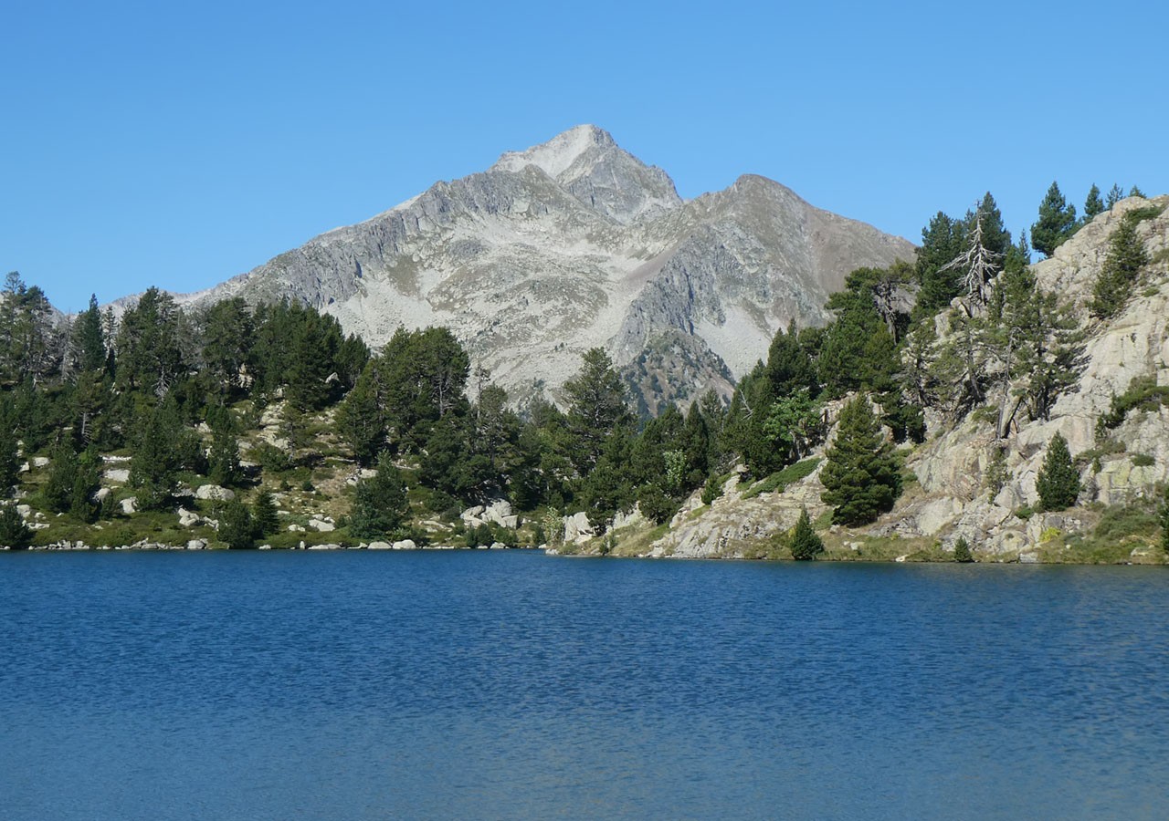 21 la maladeta et le lac d estany besiberri