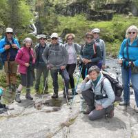 21 le groupe qui est monte en haut de la cascade d ars