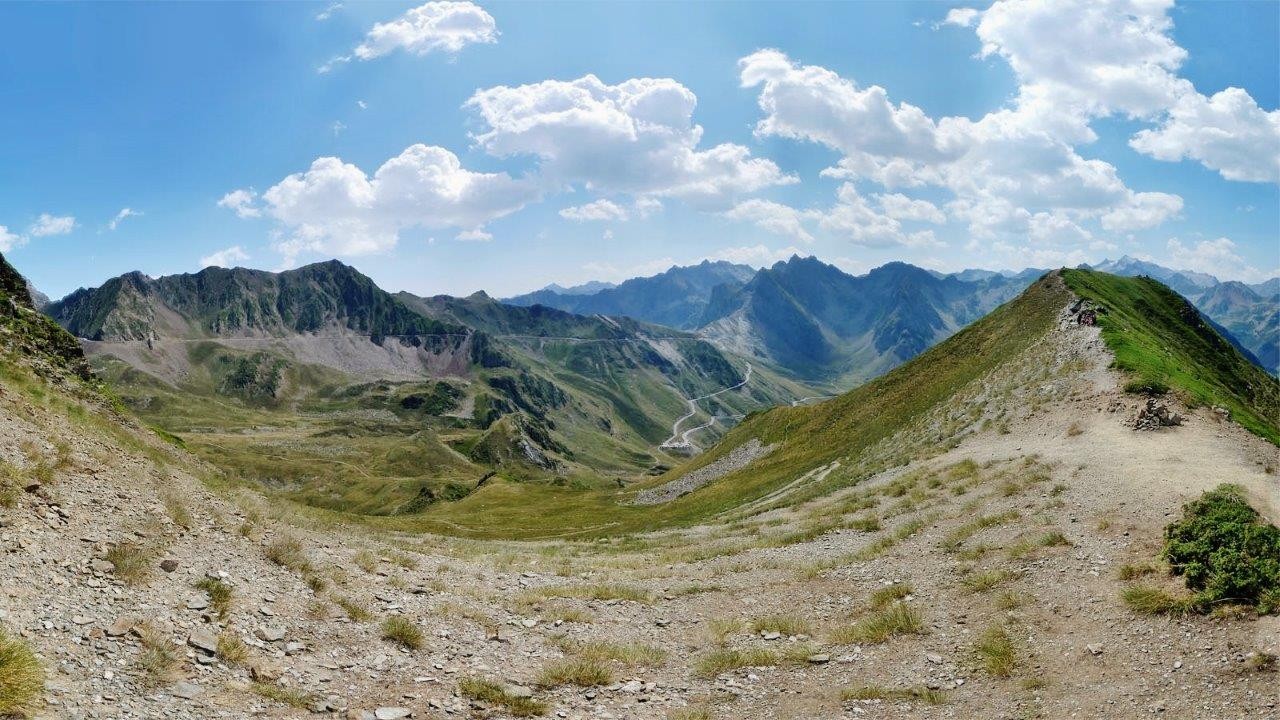 21 parking dans l epingle du col en bas