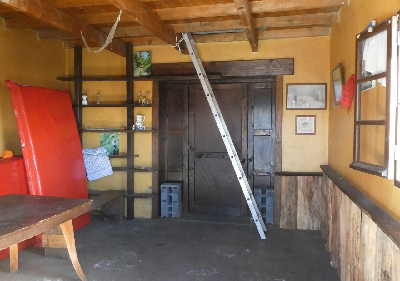 23 l interieur de la cabane de cunau