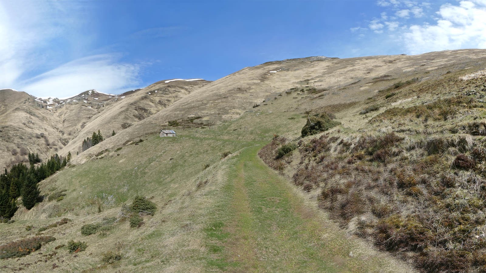 23 panorama du paysage avec la cabane