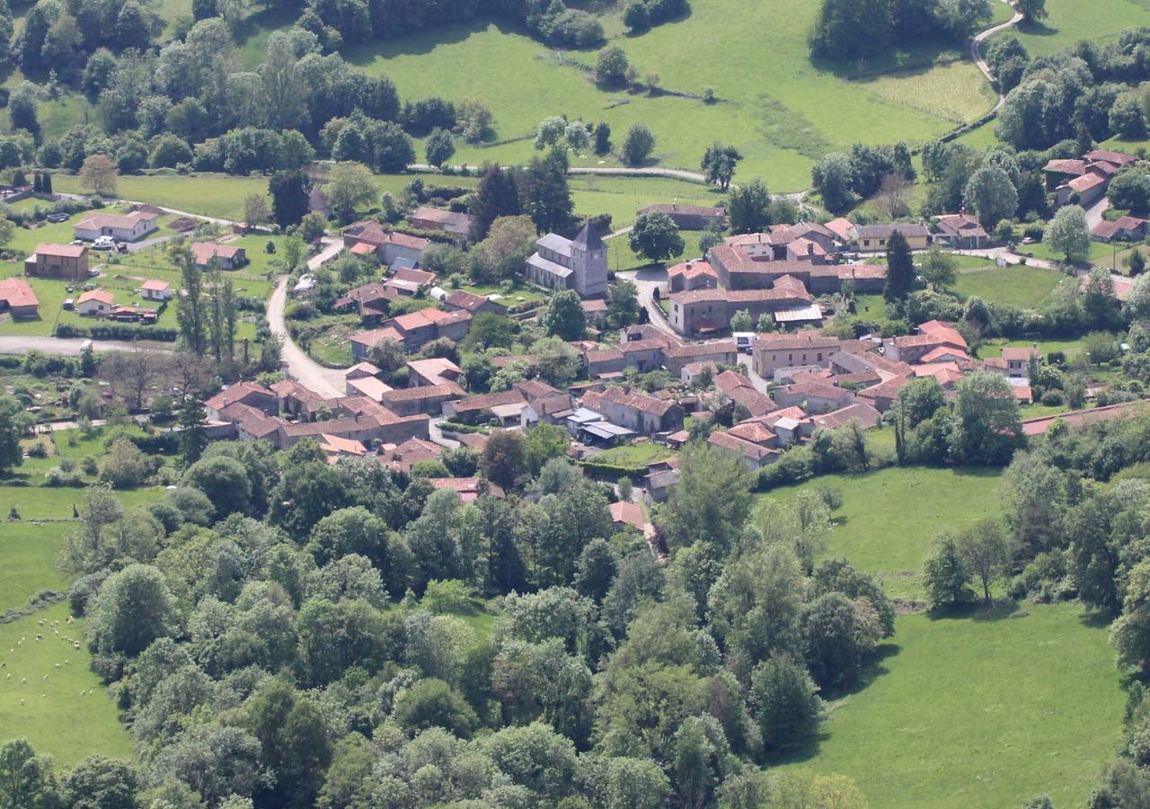 24 village sacoue vu depuis le pic de cau