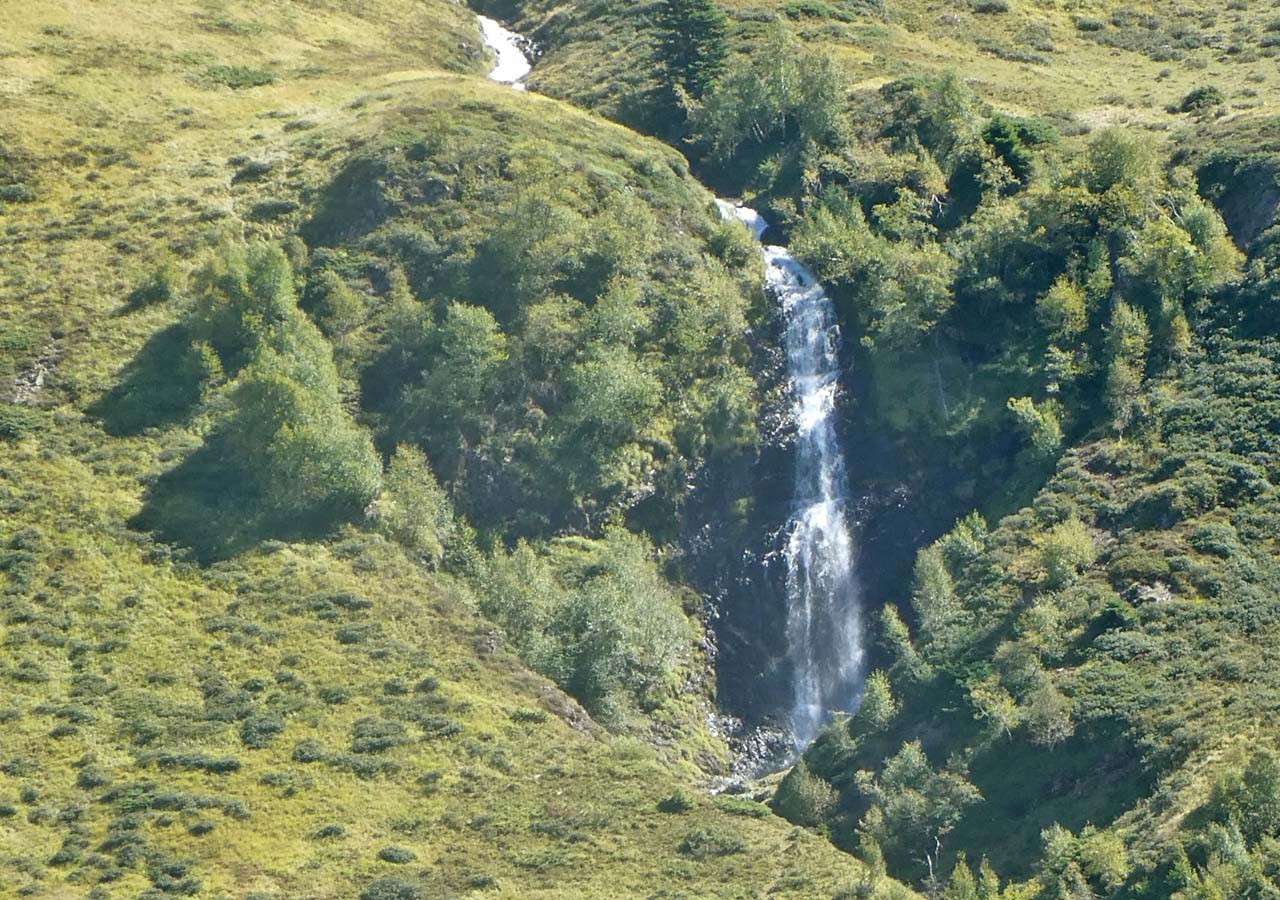 25 zoom sur une cascade du ruisseau de nere