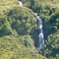 25 zoom sur une cascade du ruisseau de nere