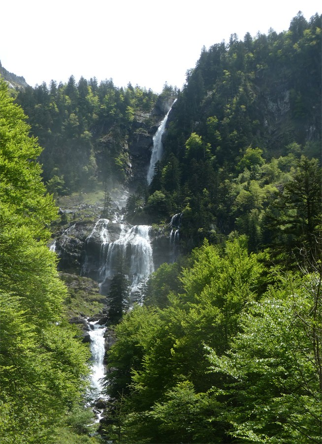 31 toute la cascade d ars vue au loin