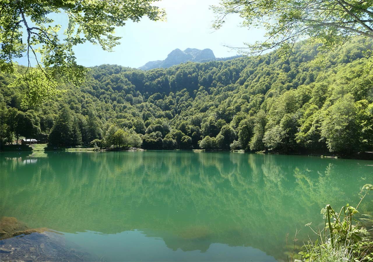 32 autre vue du lac de bethmale