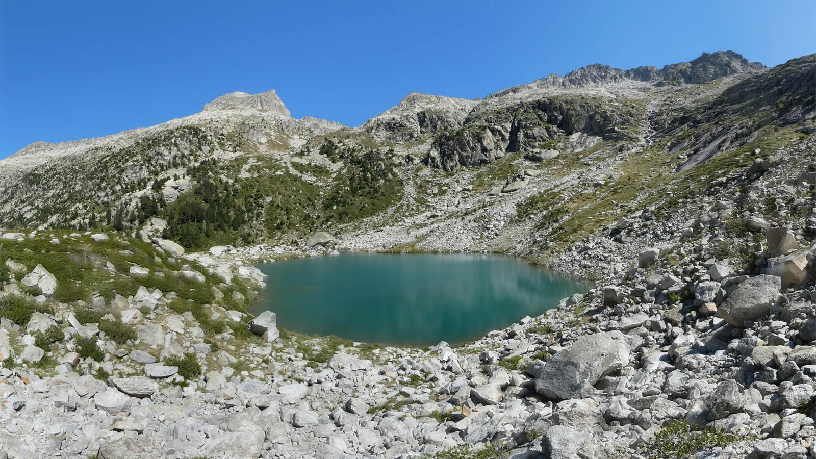 33 panorama du lac d estanyet versant sud