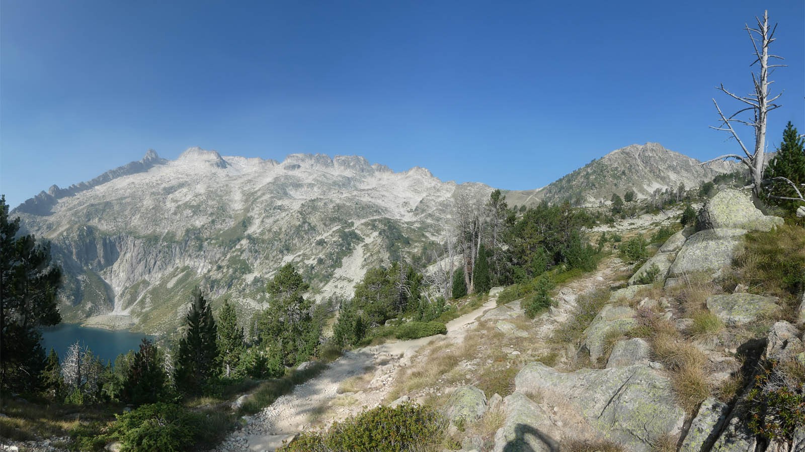 4 a gauche le massif du neouvielle