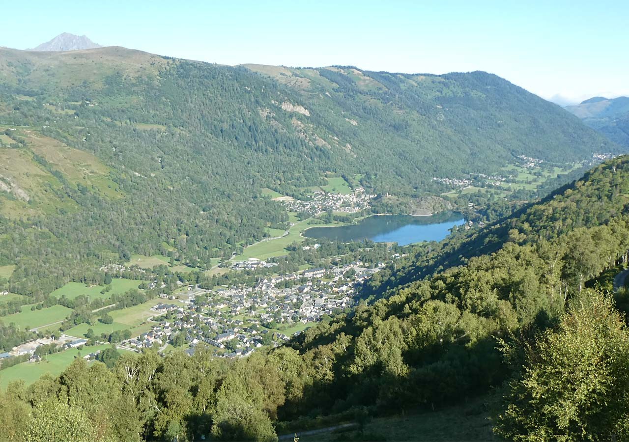 4 le lac de genos loudenvielle au fond de la vallee