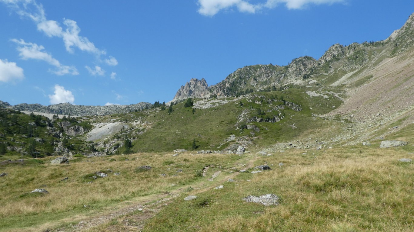 6 au loin le barrage du laquet de greziolles