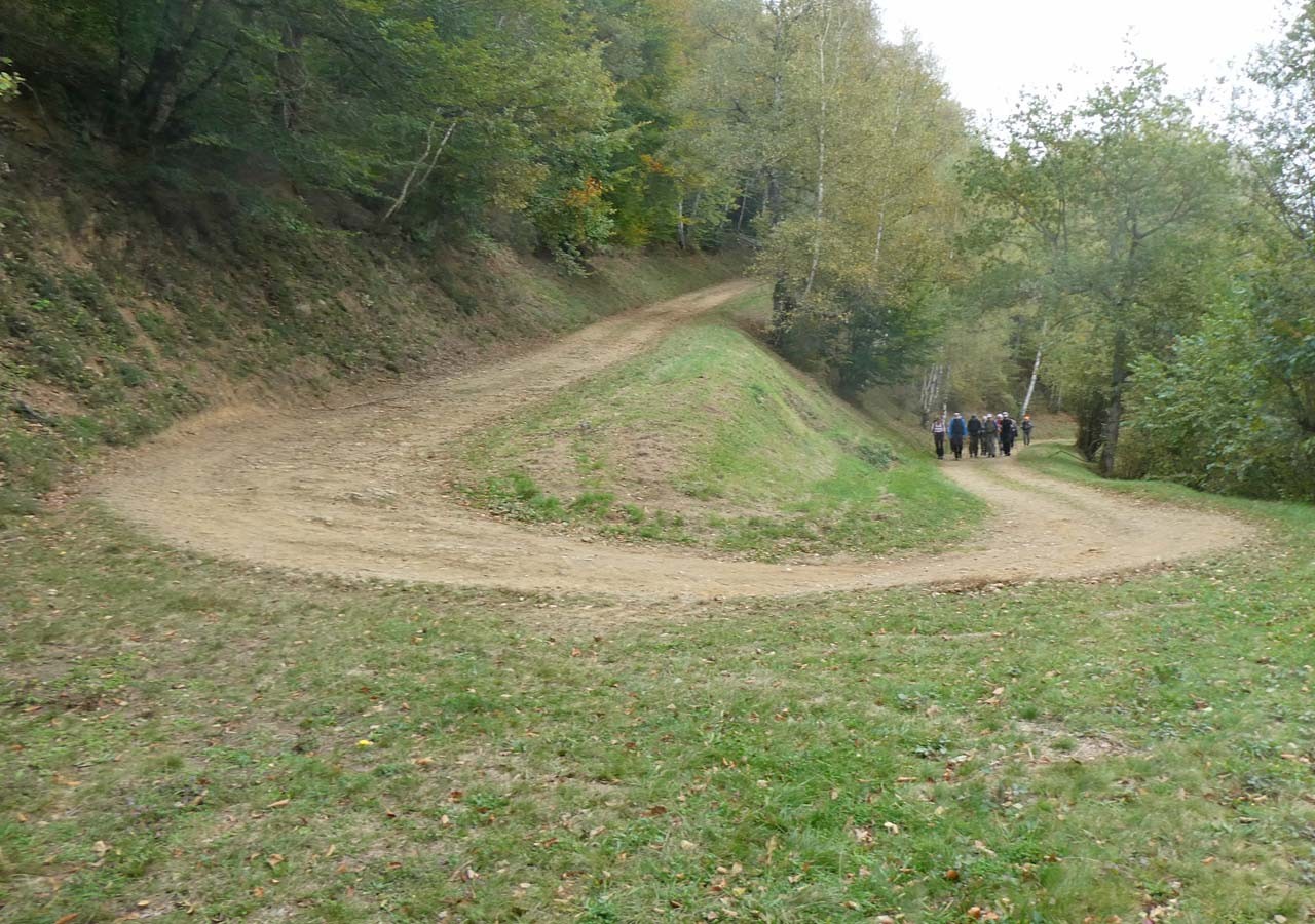 8 la petite route devient piste de terre