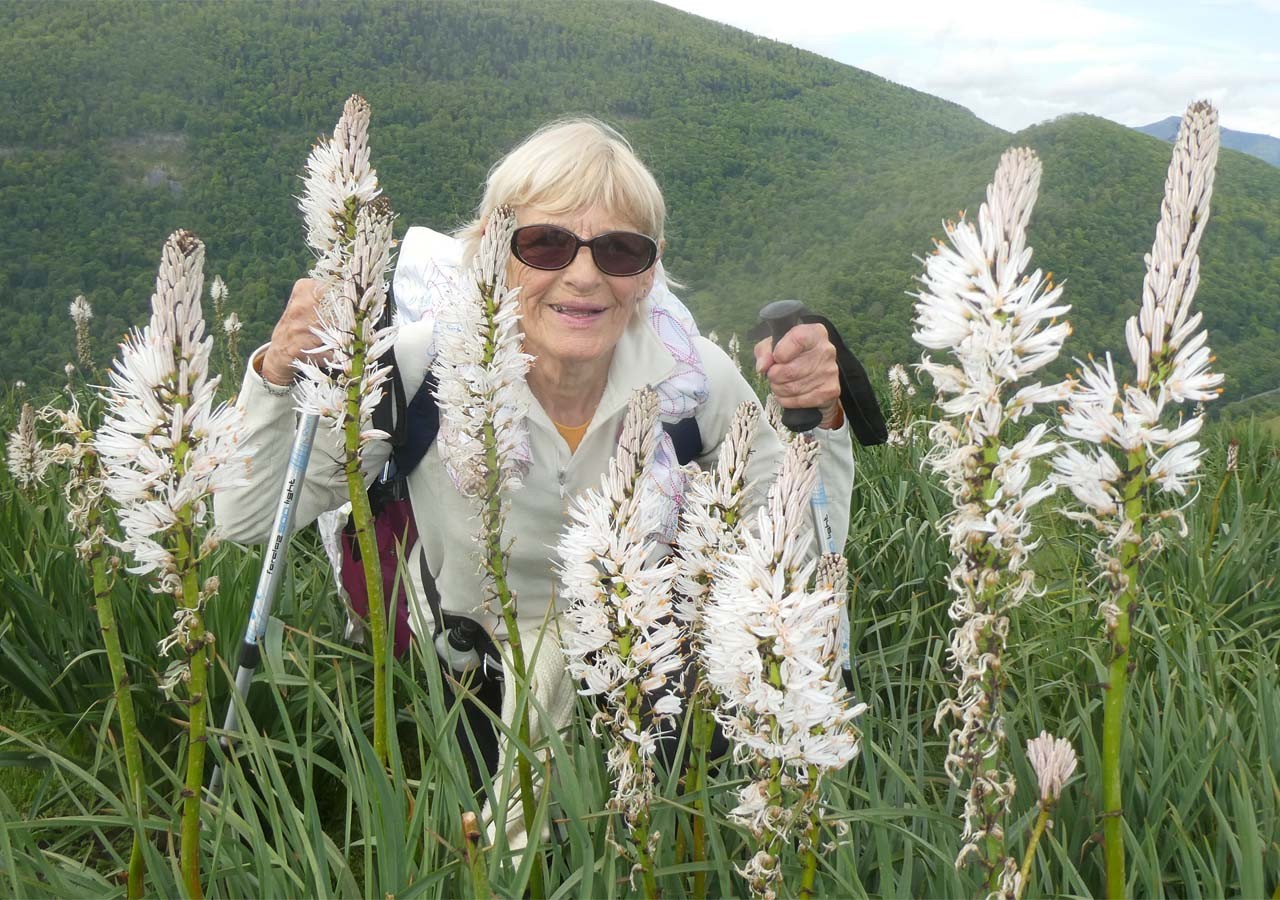 9 martine parmi les asphodeles blancs